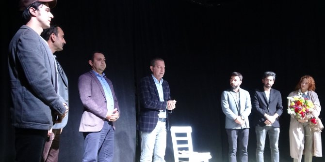 Bozcaada’da tiyatro festivali ‘Lampedusa’ ile başladı Bozcaada’da tiyatro festivali ‘Lampedusa’ ile başladı